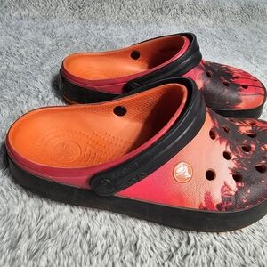Crocs W7/M5 Orange, Red, Black Palm Trees